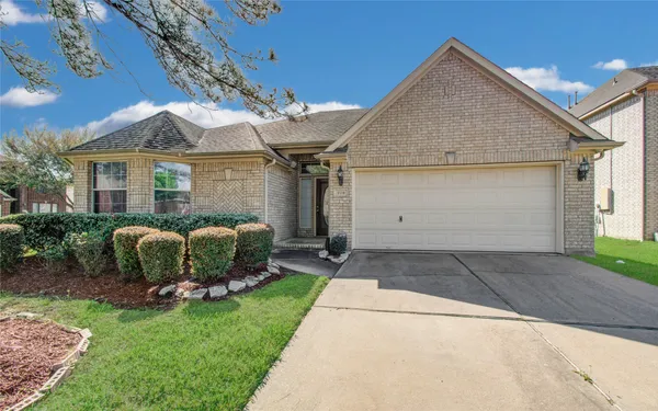 $2,400 | 226 Elana Lane, Stafford, TX 77477