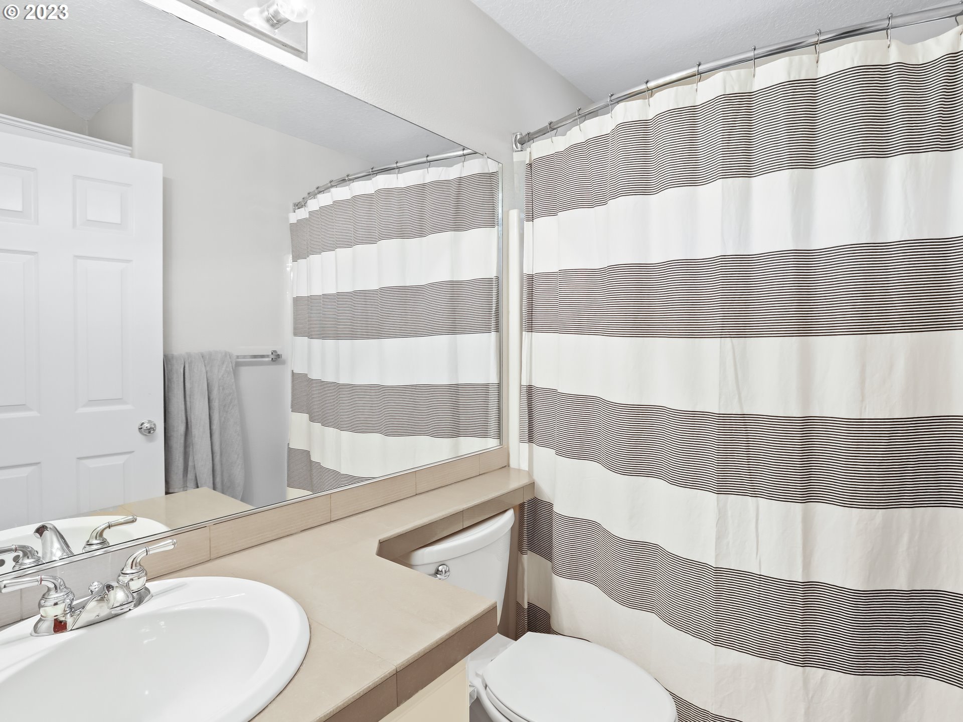 7732 Southwest Red Hawk Court Portland, OR 97224 - Photo 33 of 41