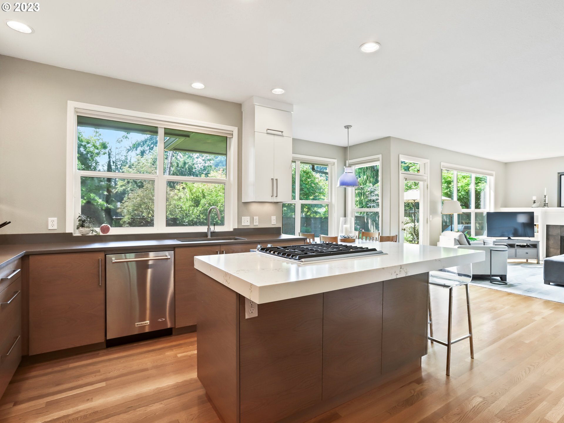 7732 Southwest Red Hawk Court Portland, OR 97224 - Photo 4 of 41