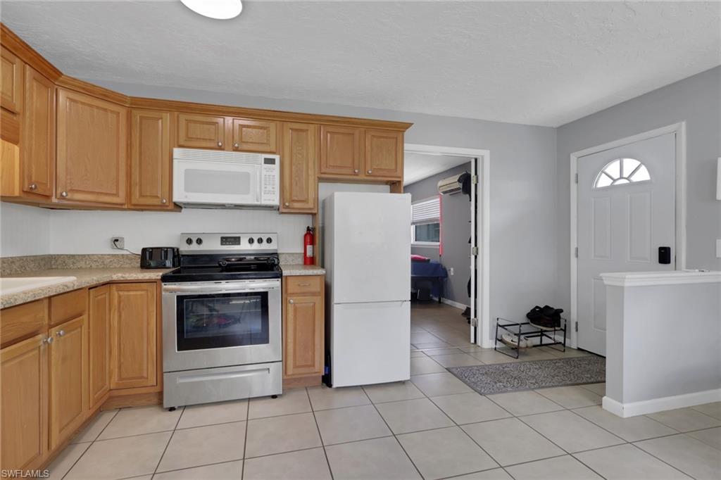 640 27th Street Southwest Naples, FL 34117 - Photo 33 of 46 In-law/Guest Suite