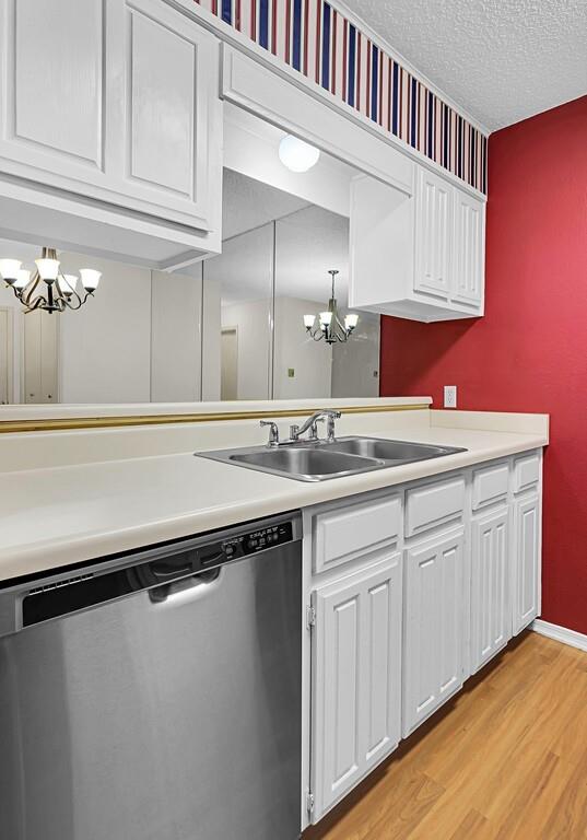 112 Pleasant Grove Lane Waco, TX 76712 - Photo 13 of 34 a bathroom with a sink and a mirror