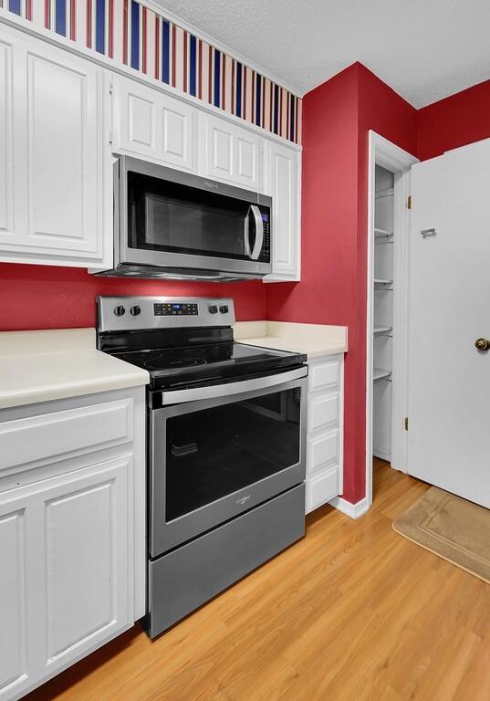 112 Pleasant Grove Lane Waco, TX 76712 - Photo 14 of 34 a kitchen with a stove and a microwave