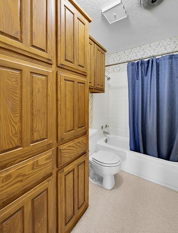 112 Pleasant Grove Lane Waco, TX 76712 - Photo 23 of 34 a bathroom with a toilet a sink and vanity