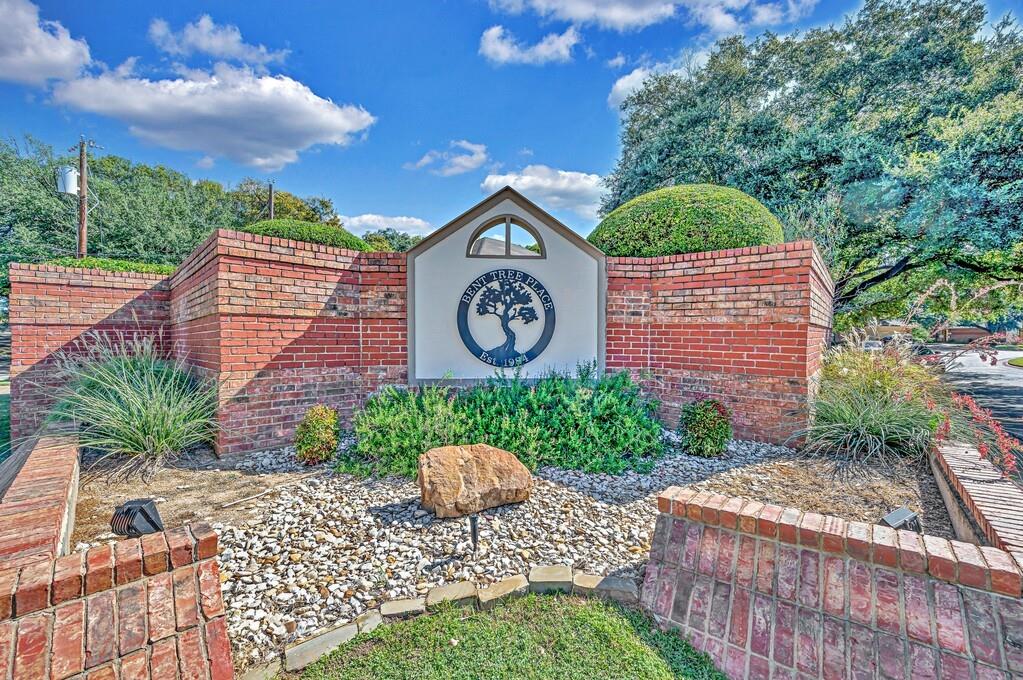 112 Pleasant Grove Lane Waco, TX 76712 - Photo 31 of 34 a view of a chairs and a table in the backyard