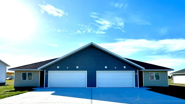 $235,000 | 518 Garfield Street Southeast, Warroad, MN 56763