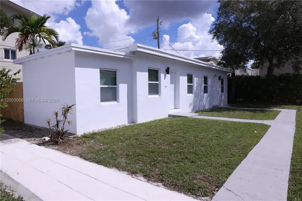 $2,200 | 1109 Southwest 37th Avenue, Unit 1115, Miami, FL 33135