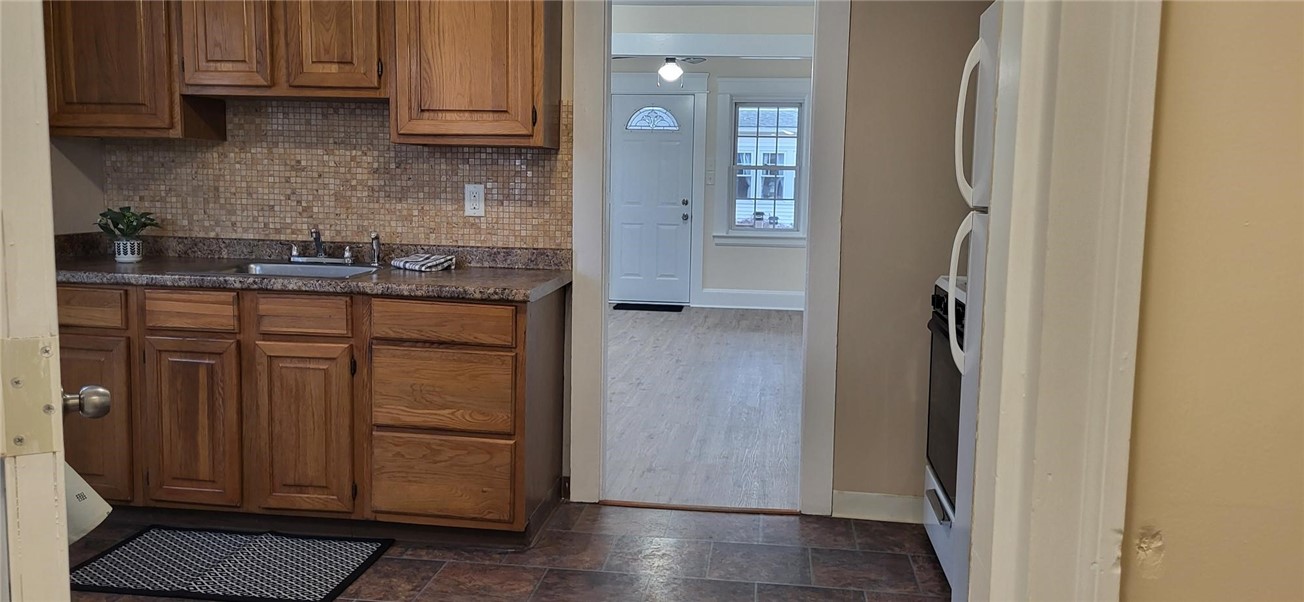 35 Transit Street Warwick, RI 02889 - Photo 13 of 18