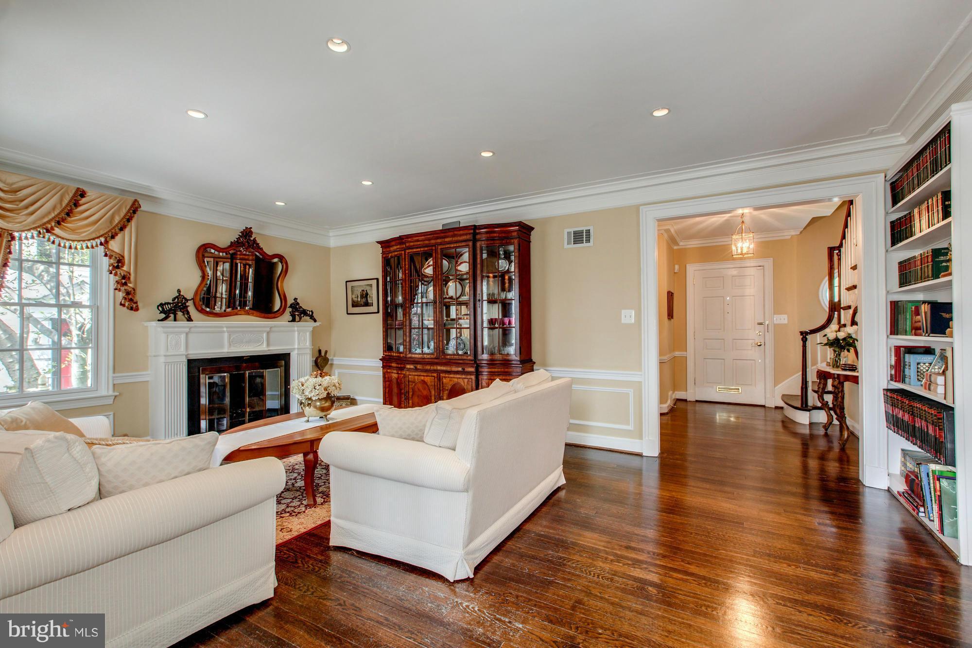 4636 Reservoir Road Northwest Washington, DC 20007 - Photo 6 of 23 Living Room