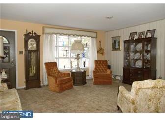 697 C Lenni Road Aston, PA 19014 - Photo 7 of 9 Living Room