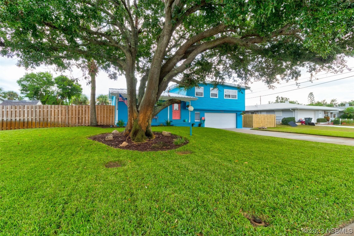 923 Peninsula Drive Ormond Beach, FL 32176 - Photo 2 of 33 a front view of a house with garden