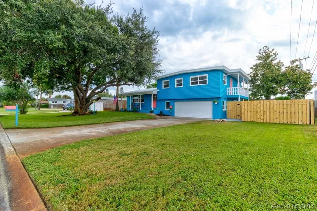 a view of house with yard