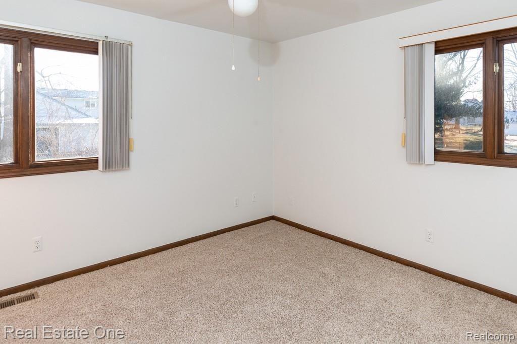 34435 West 9 Mile Road Farmington Hills, MI 48335 - Photo 26 of 32