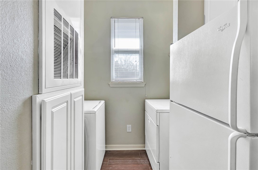 209 Davis Street, Unit MULTIPLE S AVAILABLE Bryan, TX 77801 - Photo 9 of 11 a view of hallway with windows