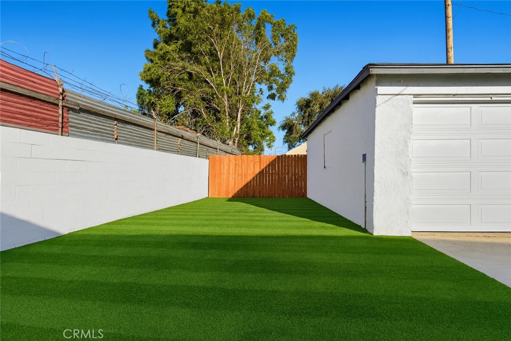 1736 North McDivitt Avenue Compton, CA 90221 - Photo 29 of 30 a view of a back yard of the house