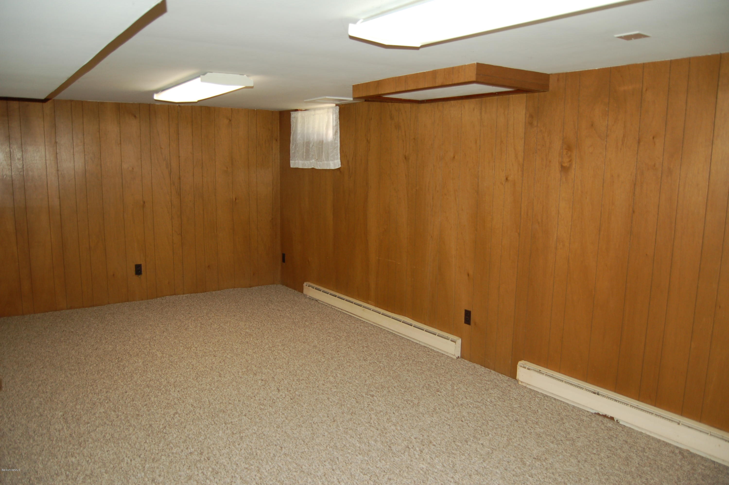 78 Kittredge Road Pittsfield, MA 01201 - Photo 12 of 19 Game room
