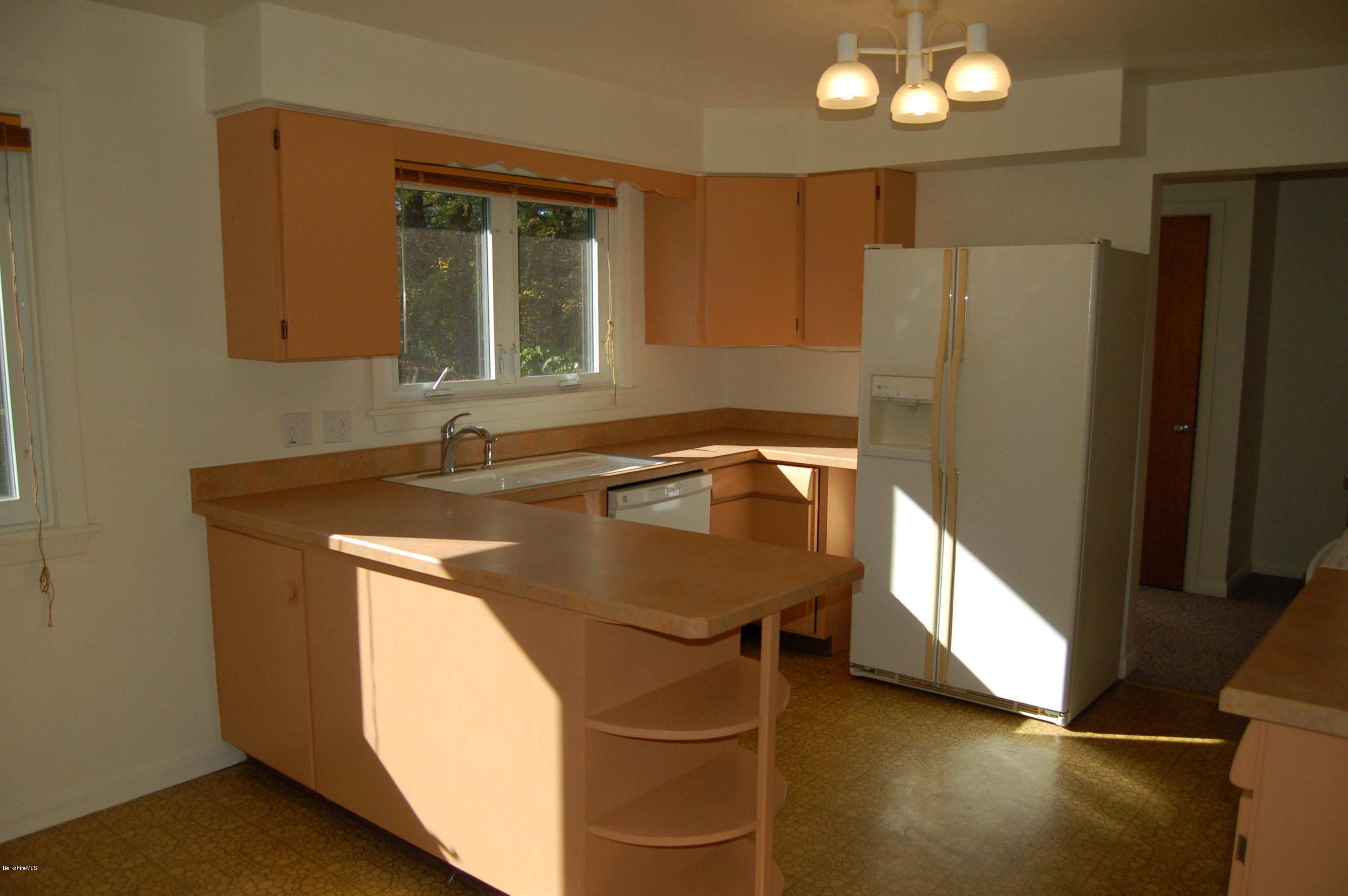 78 Kittredge Road Pittsfield, MA 01201 - Photo 9 of 19 Kitchen
