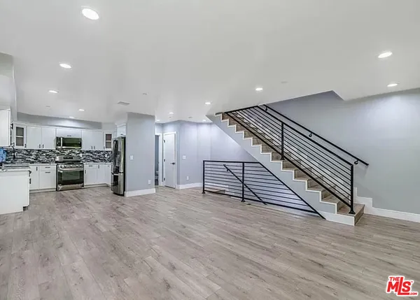 $5,500 | 1949 1/2 Vista Del Mar Avenue, Los Angeles, CA 90068