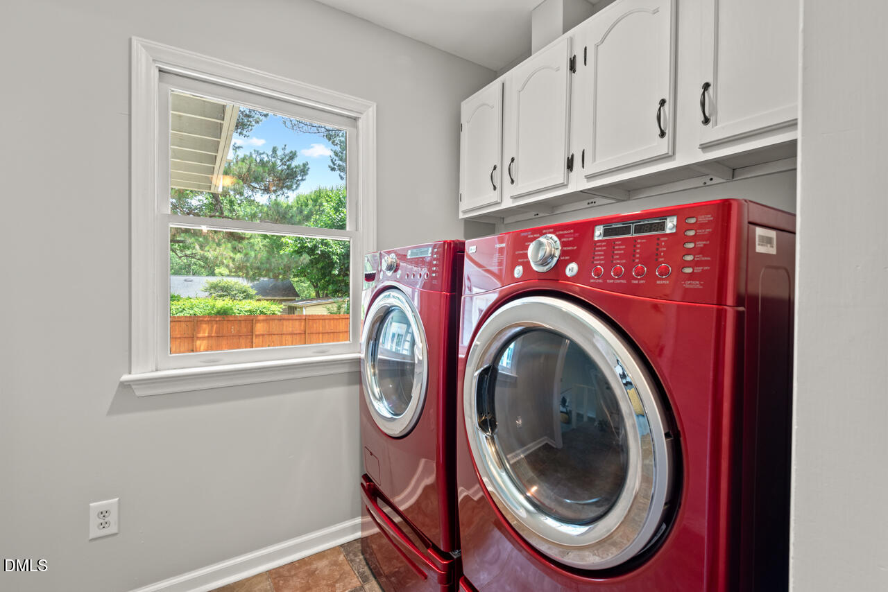 6304 Ansley Lane Raleigh, NC 27612 - Photo 19 of 49 Laundry area in butler pantry