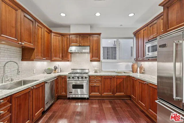 $1,395,000 | 438 Arnaz Drive, Unit 103, Los Angeles, CA 90048