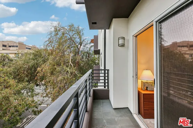 $1,395,000 | 438 Arnaz Drive, Unit 103, Los Angeles, CA 90048