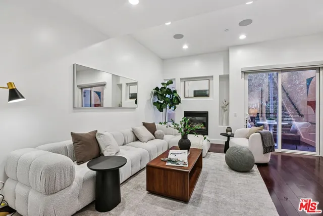 $1,395,000 | 438 Arnaz Drive, Unit 103, Los Angeles, CA 90048