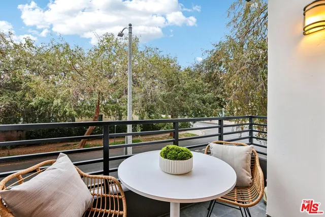 $1,395,000 | 438 Arnaz Drive, Unit 103, Los Angeles, CA 90048