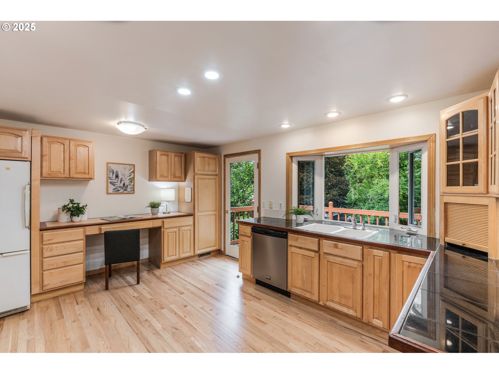 20784 Southwest Rosa Drive Beaverton, OR 97078 - Photo 8 of 30 Kitchen