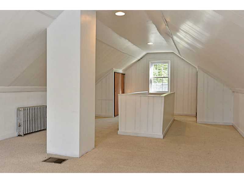 5534 Post Road Warwick, RI 02818 - Photo 19 of 25 Bonus Room.
