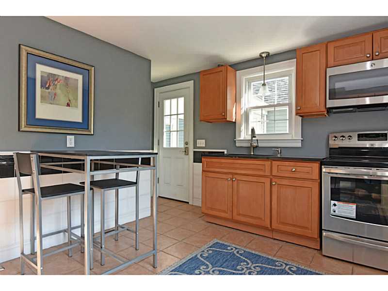 5534 Post Road Warwick, RI 02818 - Photo 8 of 25 Kitchen.