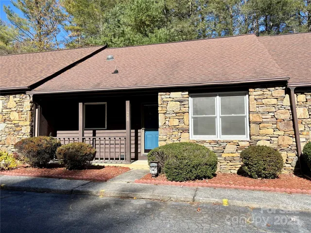 $260,500 | 21 Loganwood Lane, Etowah, NC 28729