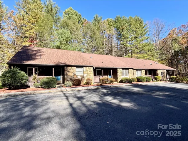 $260,500 | 21 Loganwood Lane, Etowah, NC 28729