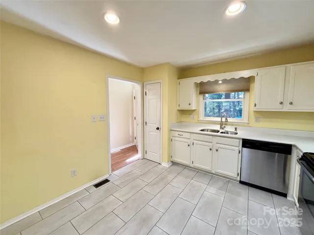 $260,500 | 21 Loganwood Lane, Etowah, NC 28729