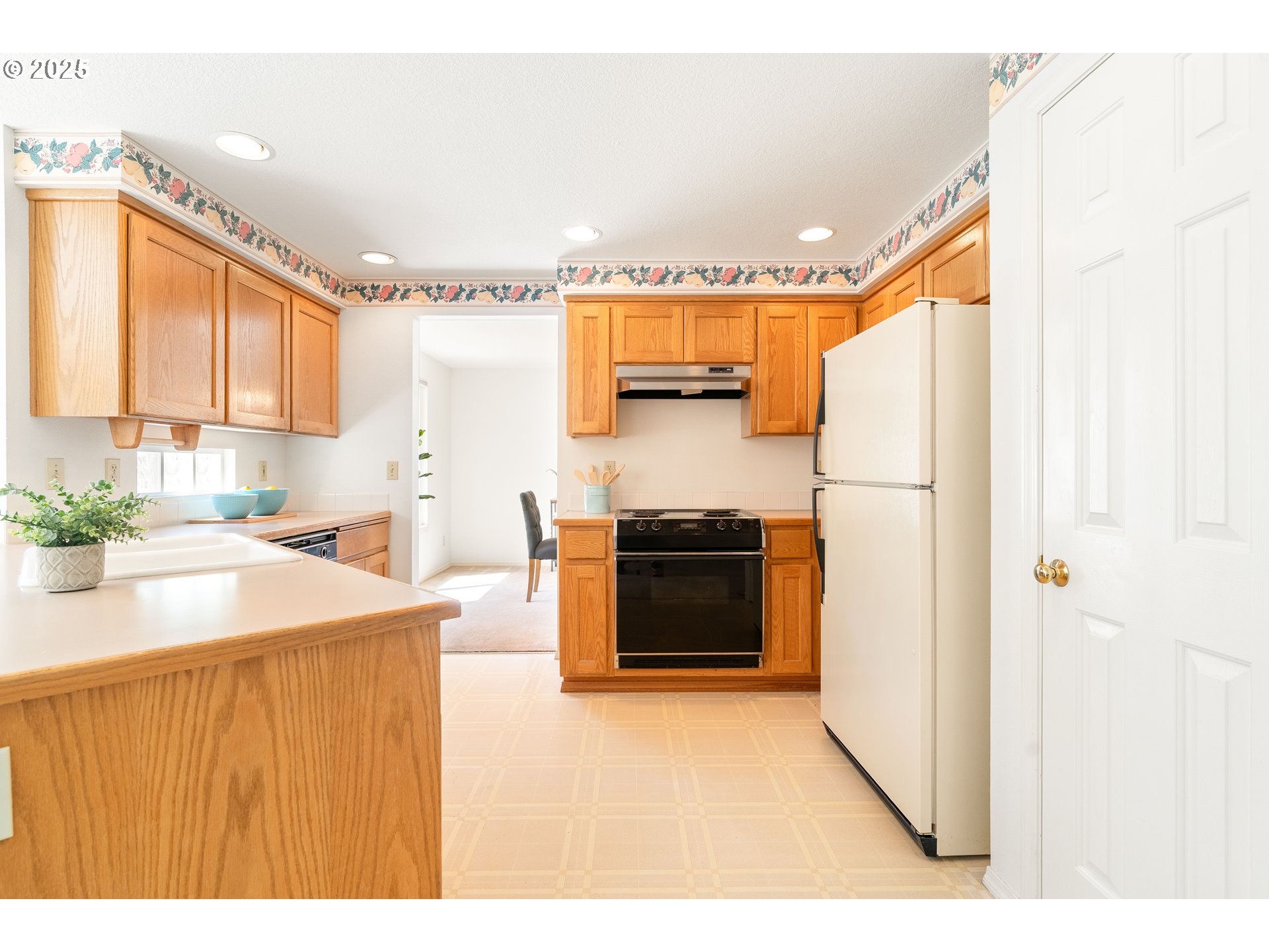 16732 Southwest Hargis Road Beaverton, OR 97007 - Photo 11 of 42 Gallery Image 11