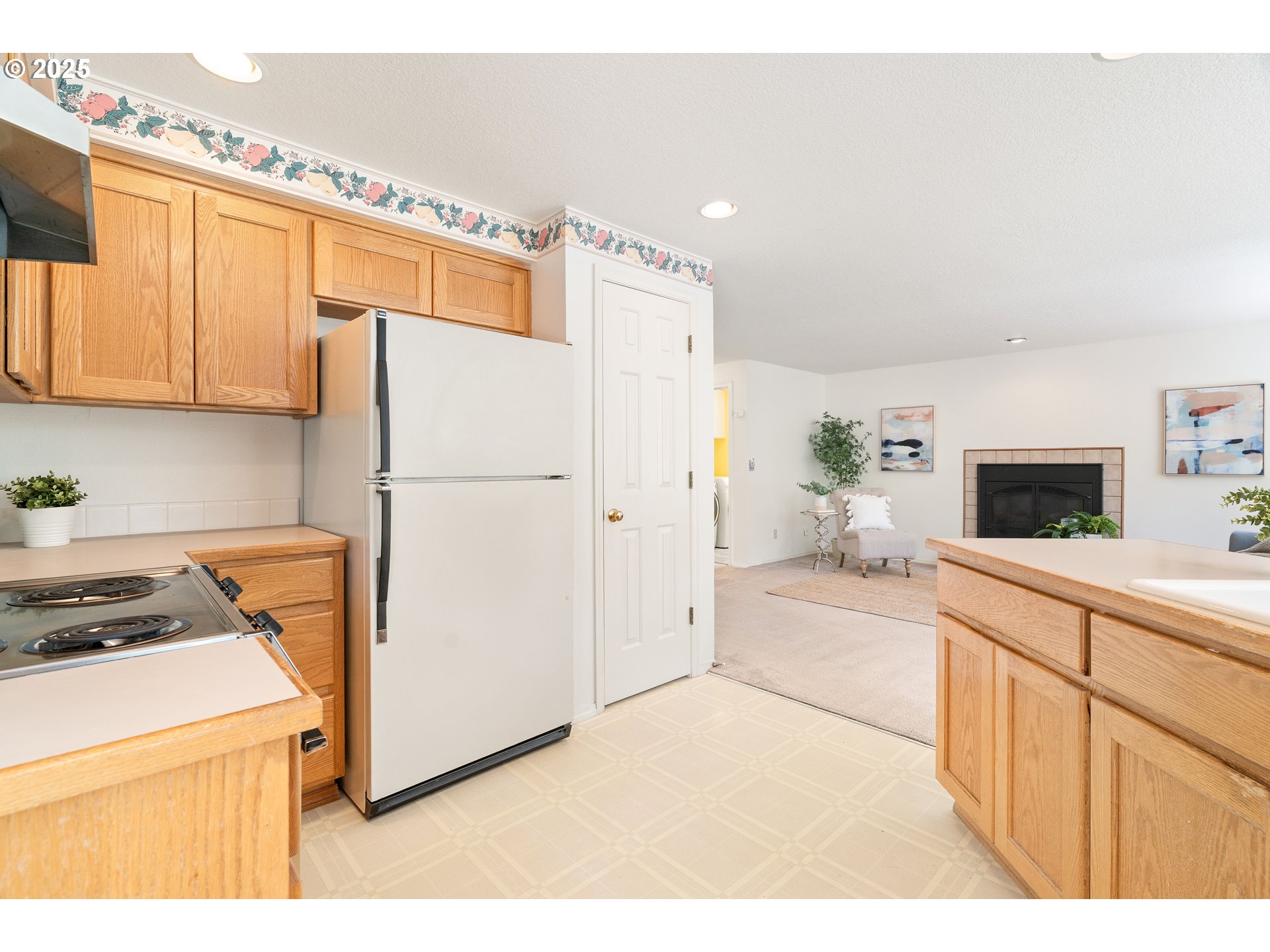 16732 Southwest Hargis Road Beaverton, OR 97007 - Photo 13 of 42 Kitchen/Family Room