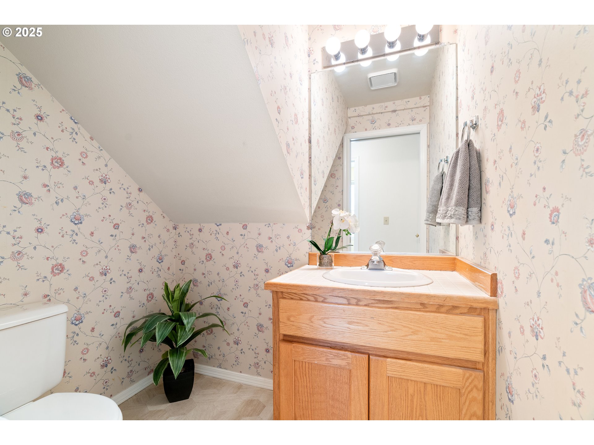 16732 Southwest Hargis Road Beaverton, OR 97007 - Photo 20 of 42 Gallery Image 20