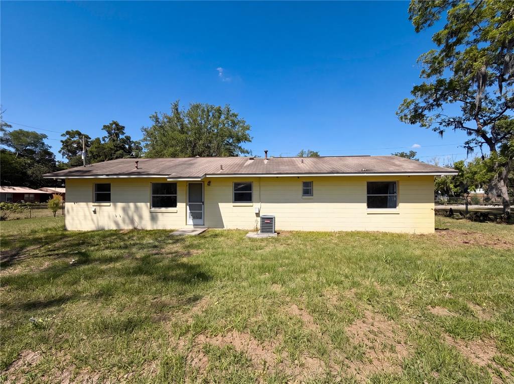 207 Northeast 3rd Terrace Williston, FL 32696 - Photo 5 of 24