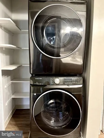 a close up view of washer and dryer