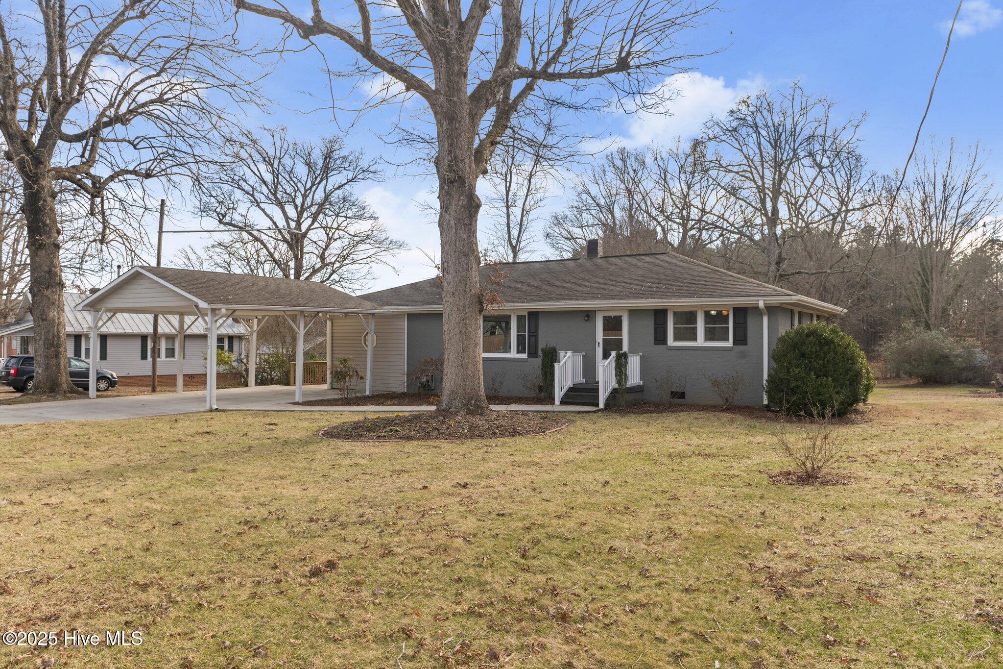 517 Triangle Road Reidsville, NC 27320 - Photo 3 of 32 3-web-or-mls-DSC_4122