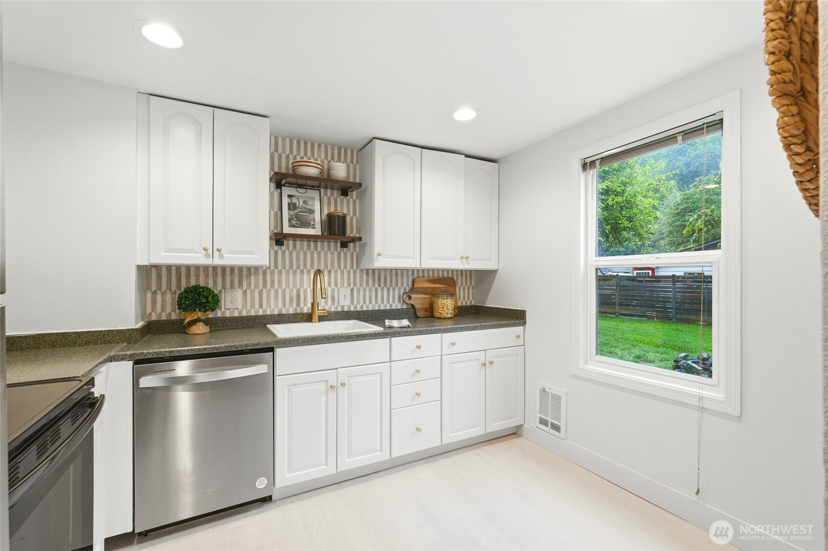 3608 Southeast 5th Place Renton, WA 98058 - Photo 12 of 32 Gallery Image 12