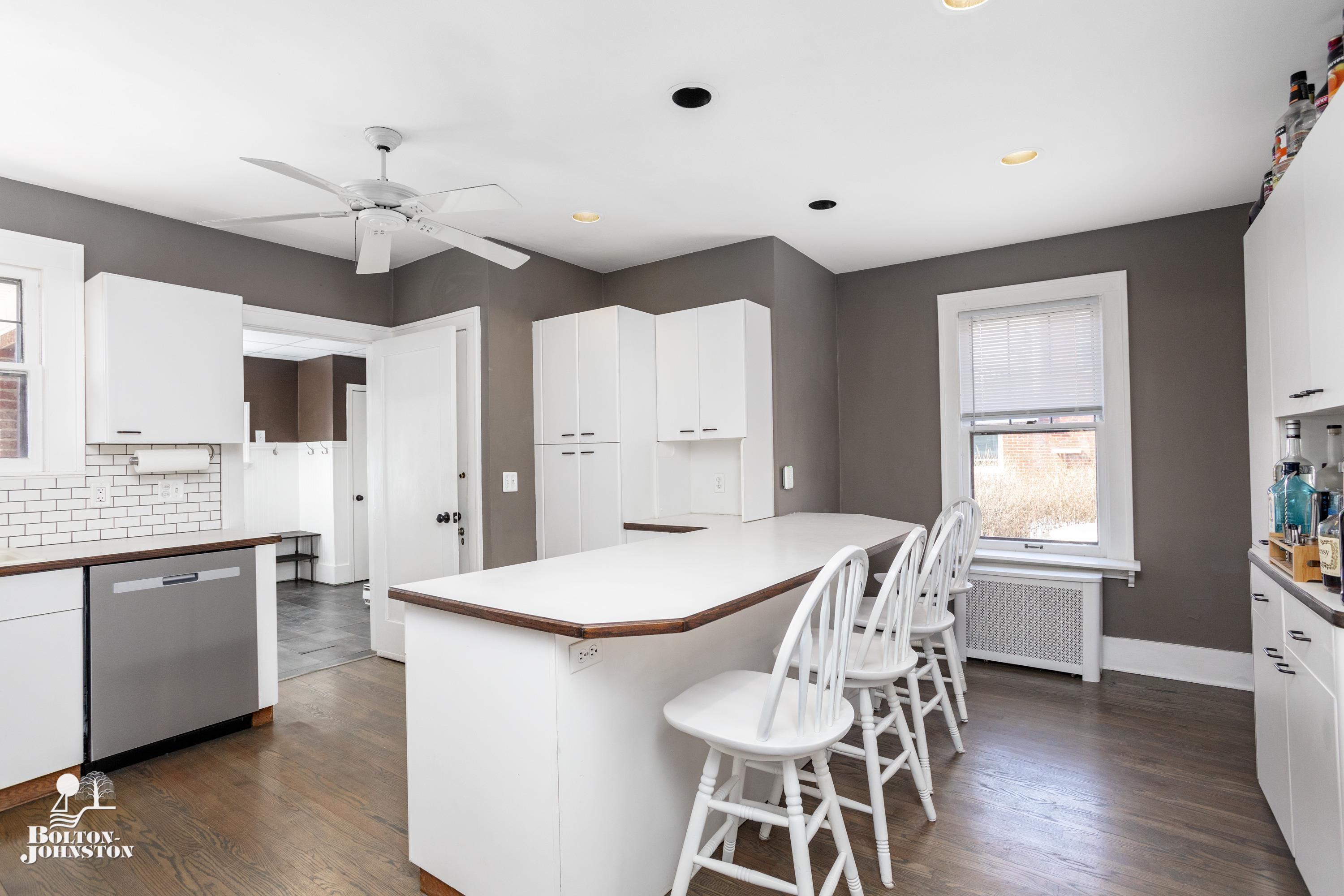 1497 Hawthorne Road Grosse Pointe, MI 48236 - Photo 23 of 52 Spacious Kitchen