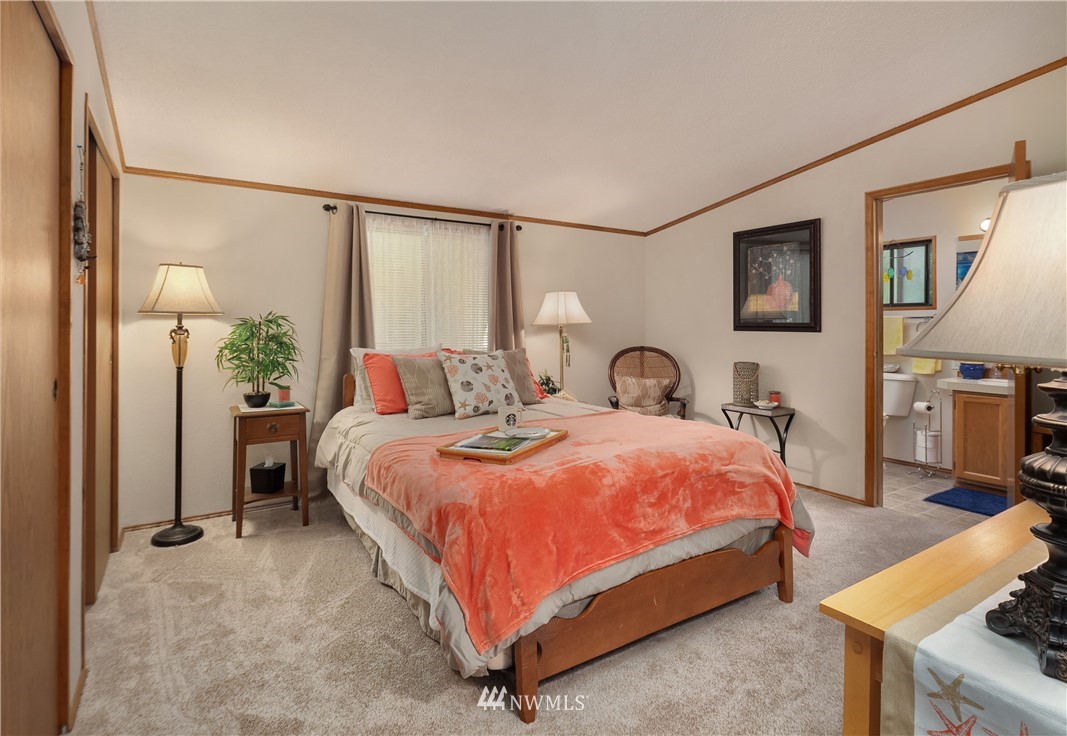 24332 S Park Bothell, WA 98021 - Photo 12 of 25