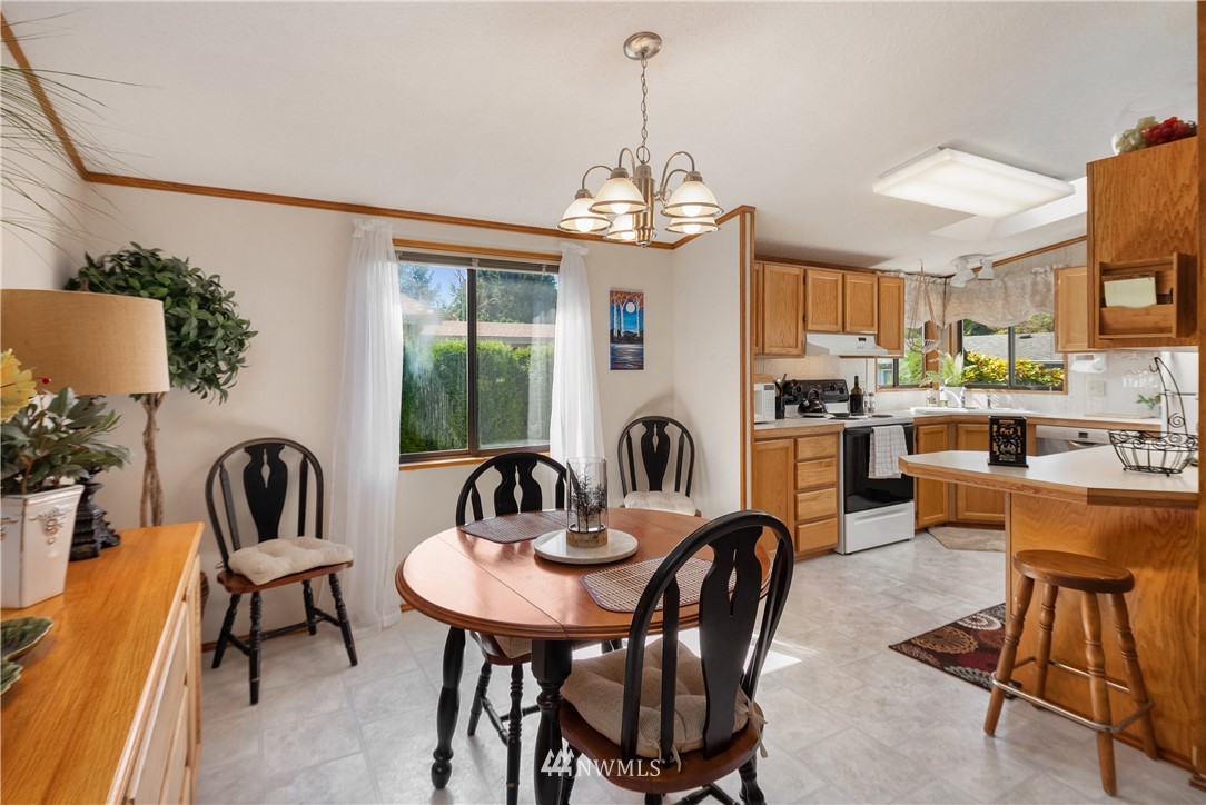 24332 S Park Bothell, WA 98021 - Photo 7 of 25