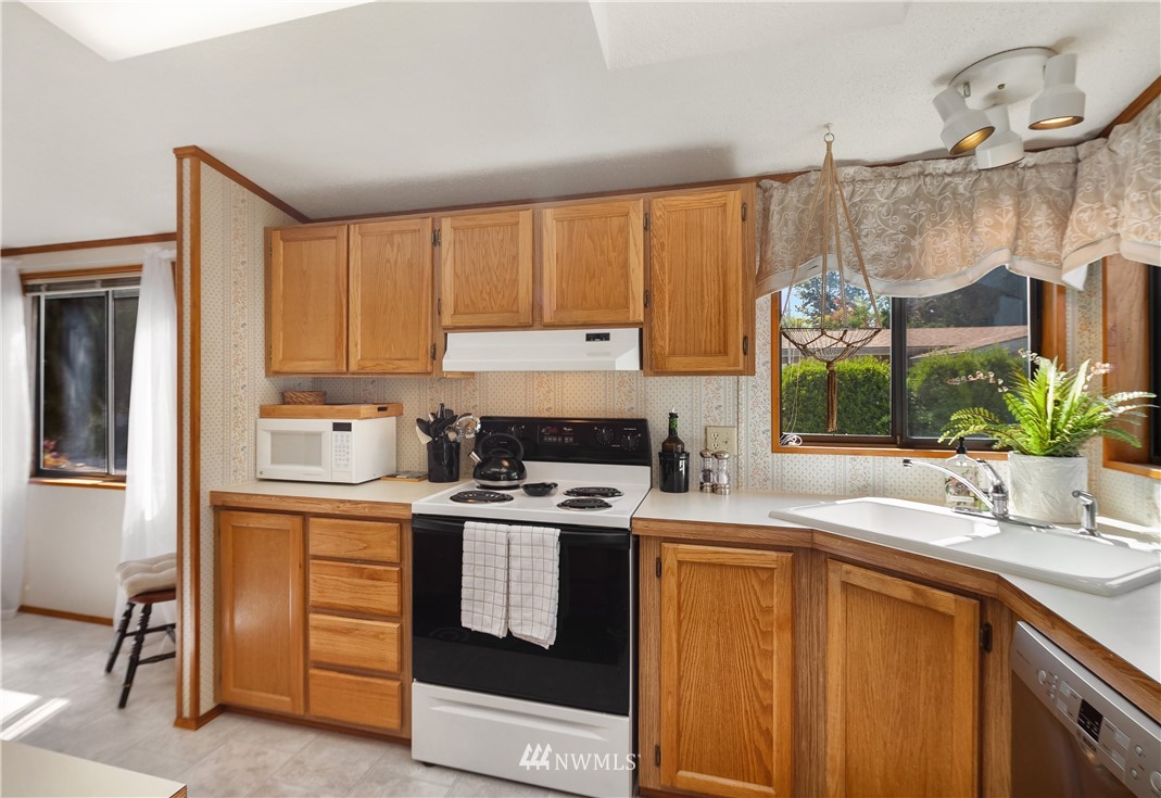24332 S Park Bothell, WA 98021 - Photo 9 of 25