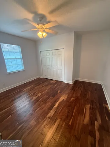 a view of empty room with window