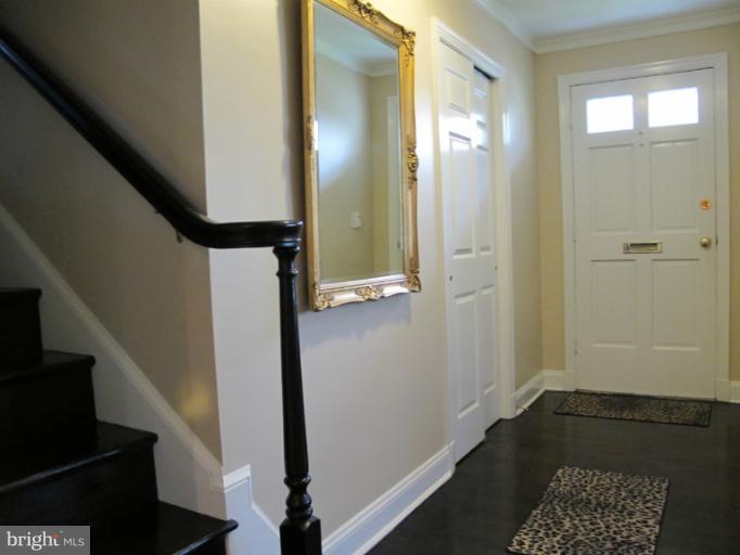 2004 Windsor Road Alexandria, VA 22307 - Photo 2 of 30 Interior (General)