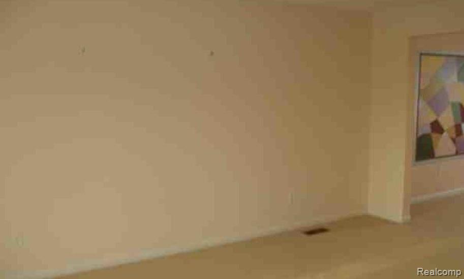705815850 Living Room.JPG