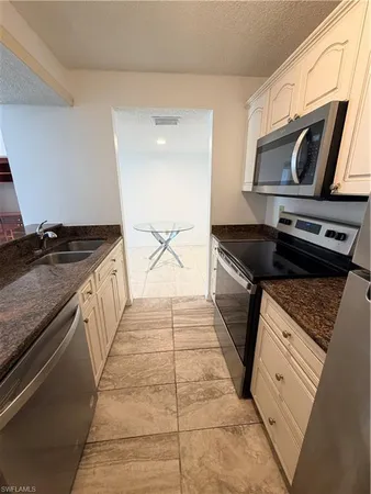 $1,800 | 108 Santa Clara Drive, Unit 11, Naples, FL 34104