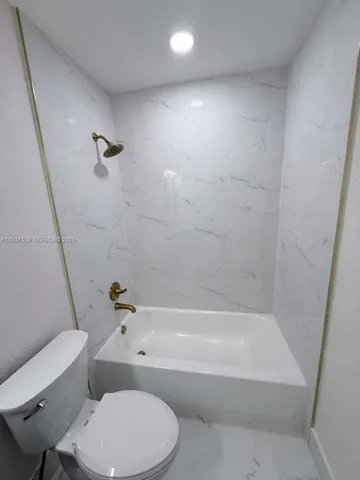 $1,995 | 1300 Wiley Street, Unit 2, Hollywood, FL 33019