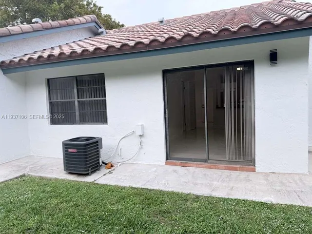 $1,995 | 1300 Wiley Street, Unit 2, Hollywood, FL 33019