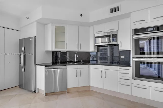 $6,500 | 19333 Collins Avenue, Unit 2703, Sunny Isles Beach, FL 33160
